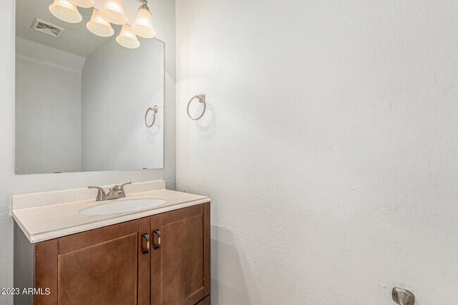 Foto del edificio - 2436 E Meadow Creek Way