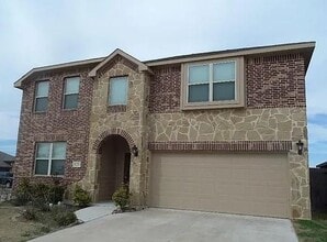 Building Photo - 828 Woodmark Dr