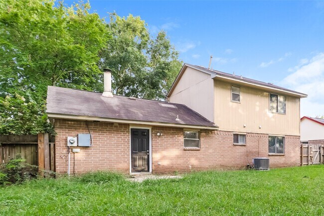 Foto del edificio - 2227 Lexington Woods Dr