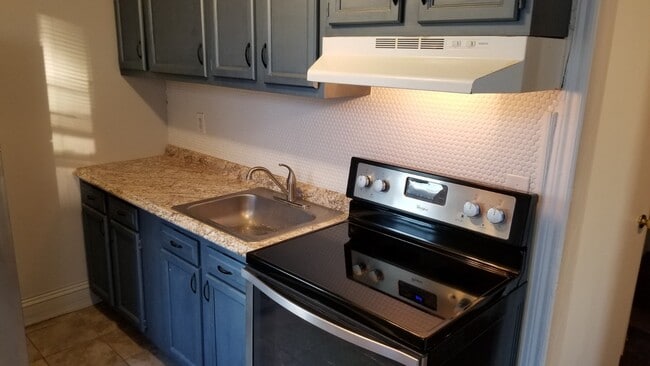 kitchen - 1444 Esterbrook Ave