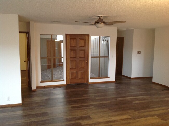 Building Photo - 3507 Highview Dr