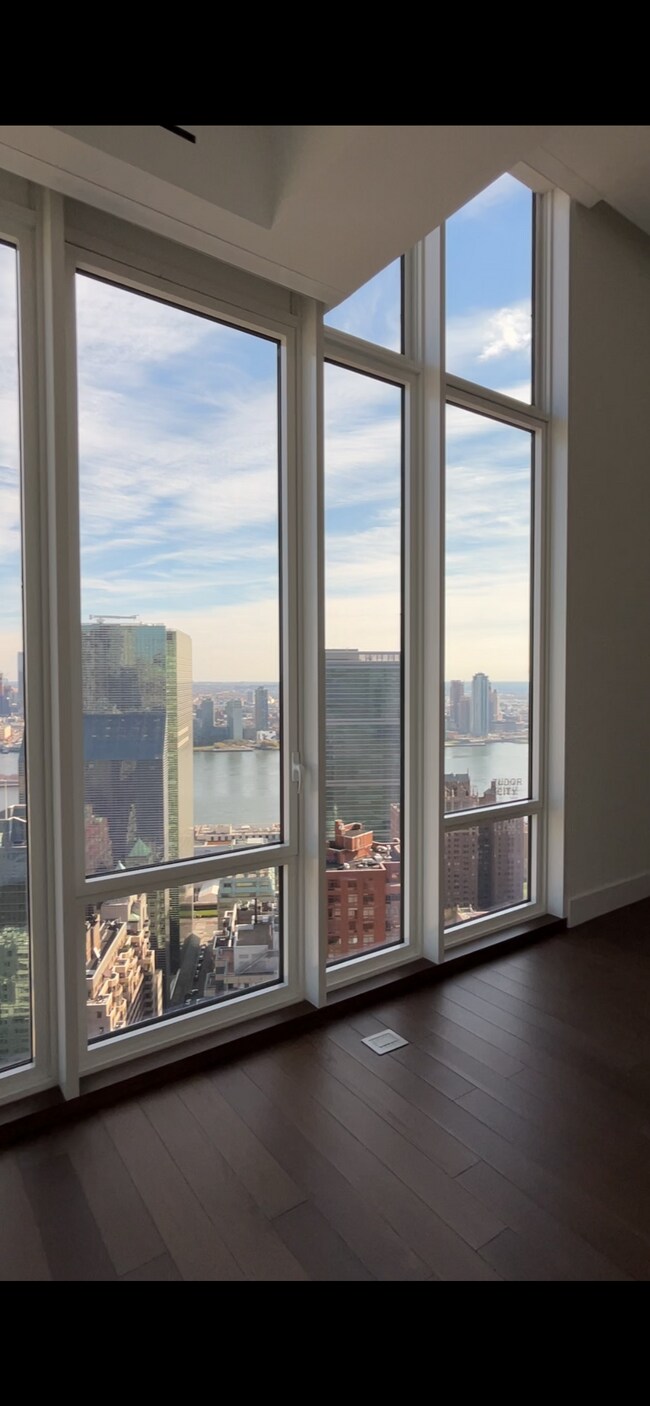 Foto del edificio - 210 E 44th St