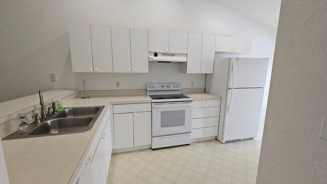 Building Photo - 19310 Water Oak Dr