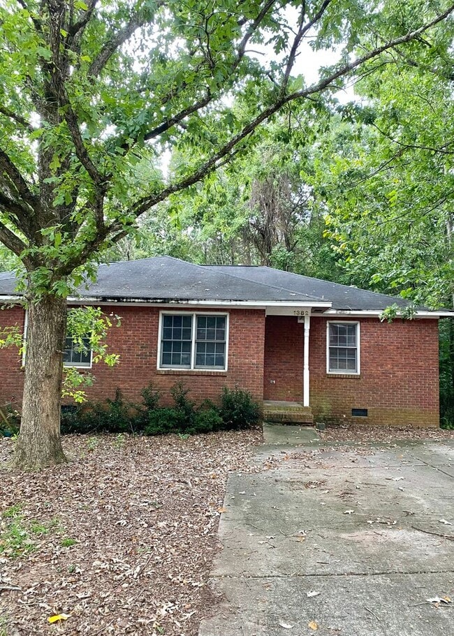 Building Photo - 1382 Kent Dr