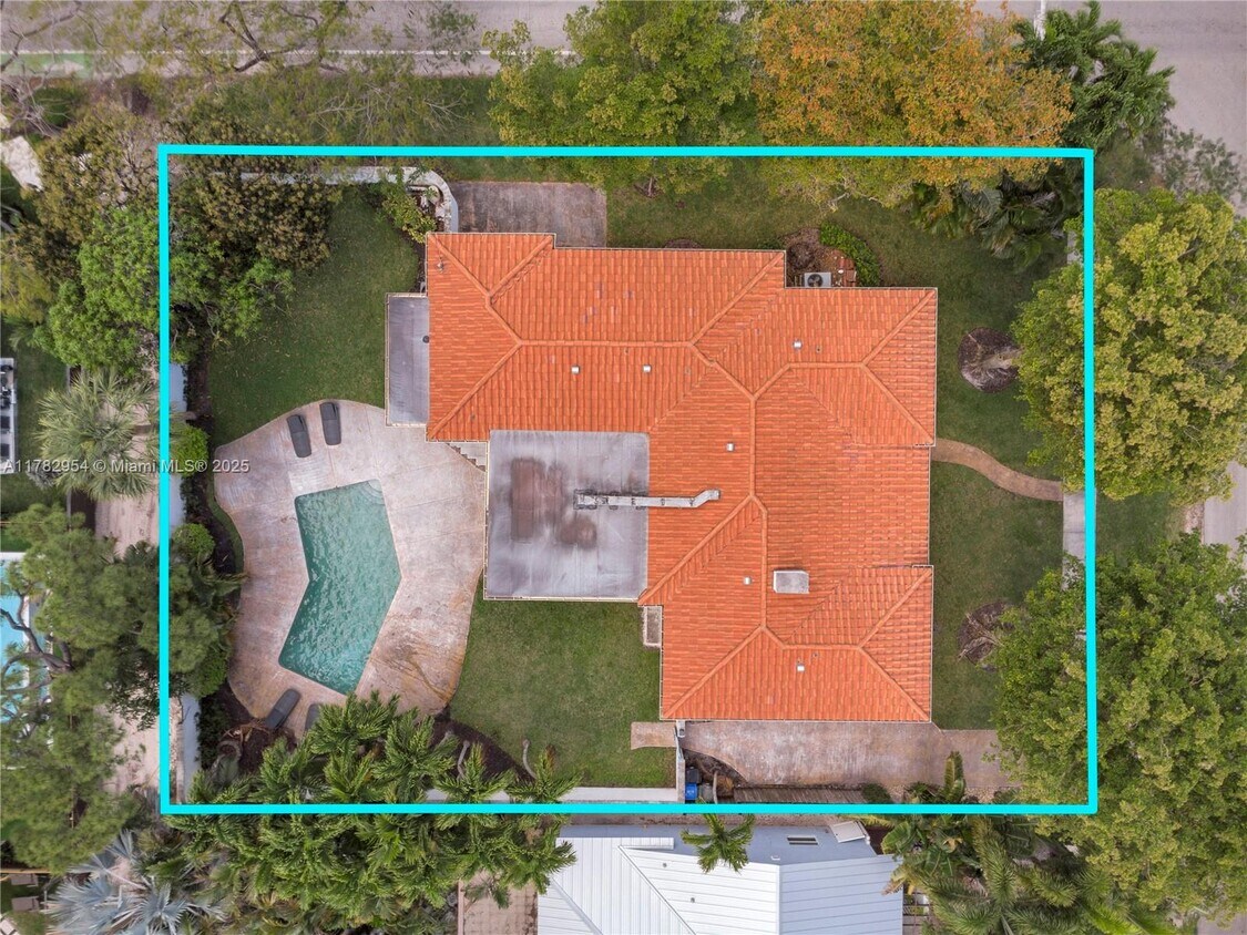 Foto principal - 549 NE 12th Ave