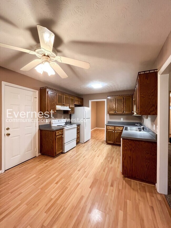 Foto del edificio - 2924 Bearwallow Rd