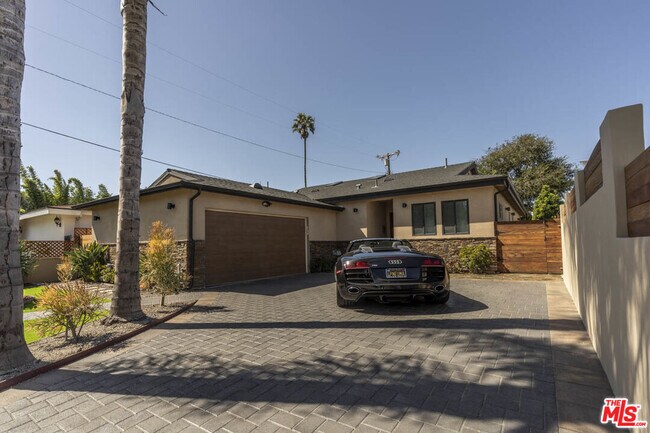 Building Photo - 977 Vernon Ave