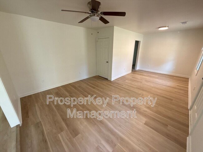 Building Photo - 1413 John Smith Ave