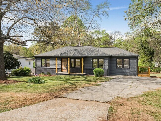 Building Photo - 960 Pine Forest Dr SW