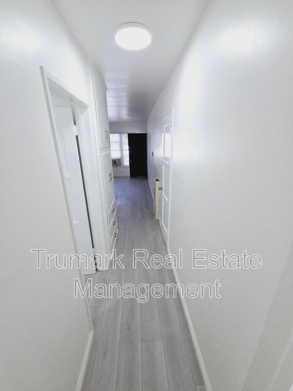 Building Photo - 104 E Randolph St