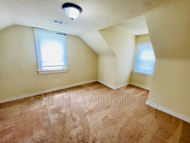 Building Photo - 4569 Hampshire Ave