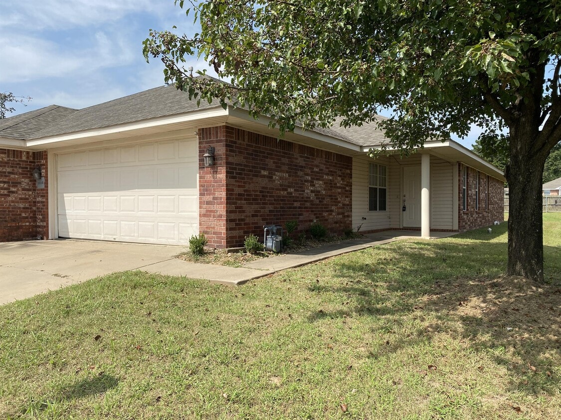 1810 Ingalls Ln, Alma, AR 72921 Condo for Rent in Alma, AR