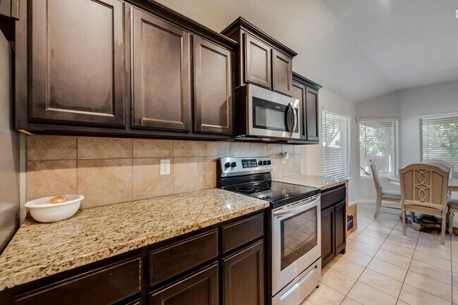 Cocina + Comedor - 8244 Brashear Trl