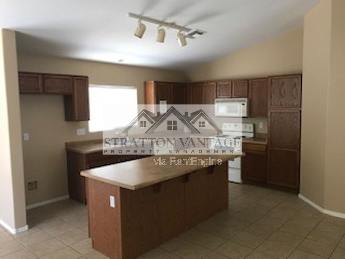 Building Photo - 17739 W Redfield Rd