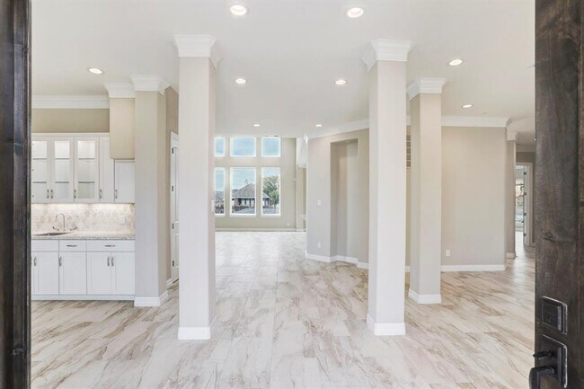 Building Photo - 604 Appia Dr