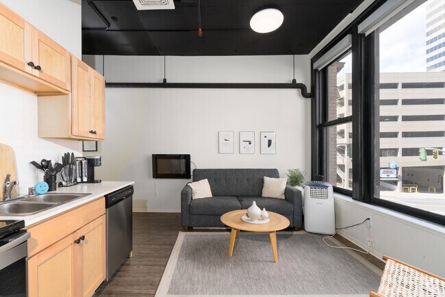 Estudio - 480SF - Sala de estar - The Marjorie