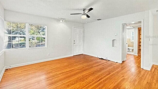 Building Photo - 2712 Parkland Dr
