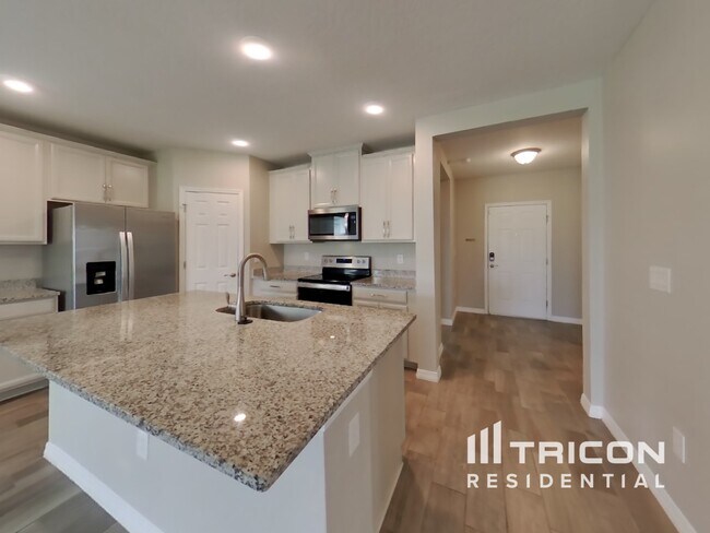 Building Photo - 13439 Palmera Vista Dr
