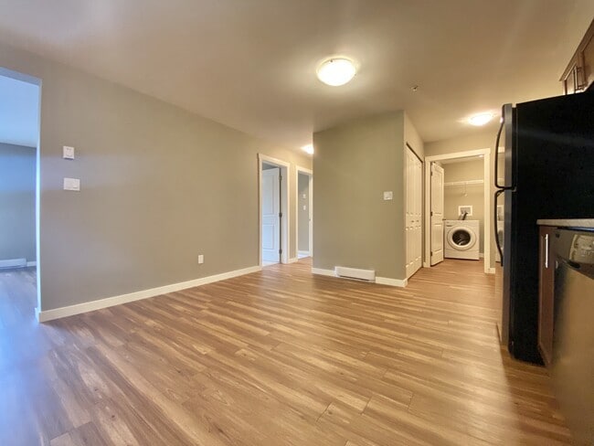 Building Photo - 808-808 S Island Hwy