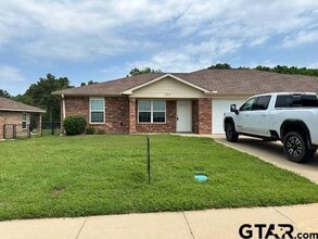 Building Photo - 200 B Timber Park