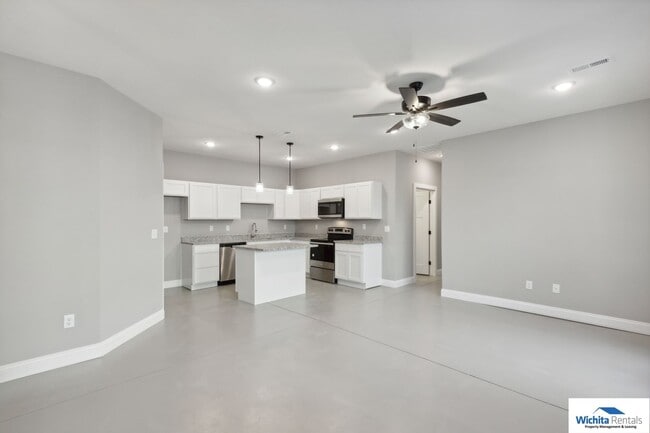 Building Photo - 1012-1012 W 55th St S