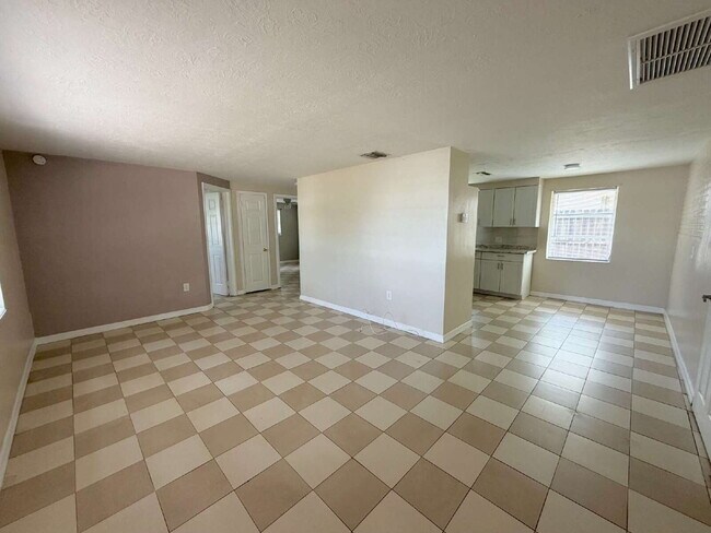 Foto del edificio - "Charming 3-Bed, 2-Bath on Jackson Street"