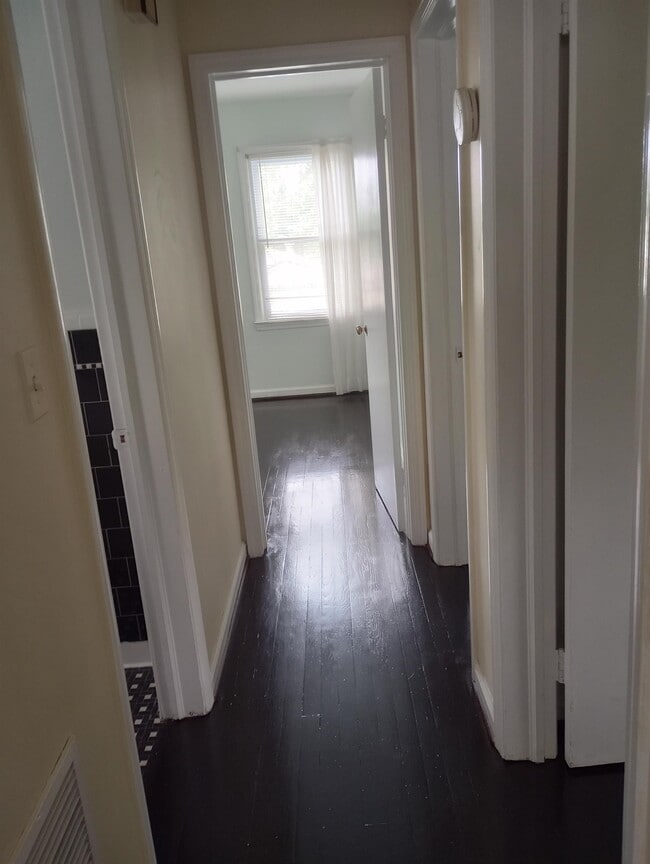 Foto del edificio - 477 Granville Dr