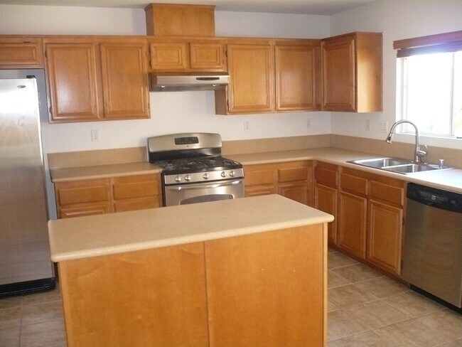 Building Photo - Nice 3 bedroom home plus a loft!