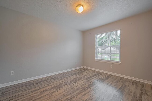 Foto del edificio - 5009 Willow Point Dr