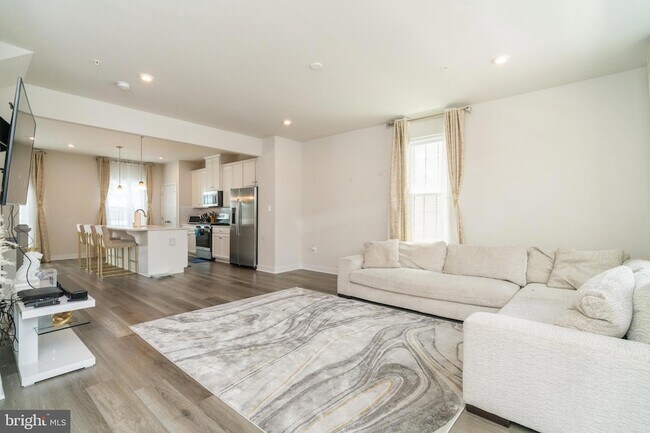 Foto del edificio - 336 Pemberton Park Ln