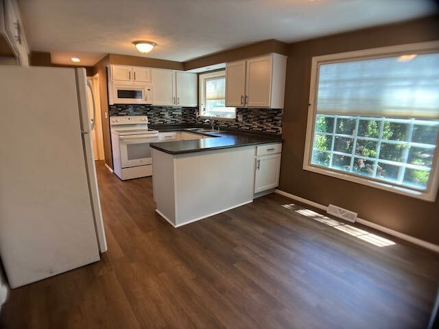 Building Photo - Large Home; Richwoods Schools