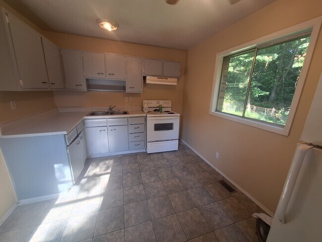 Building Photo - 3413 Bonaventure Blvd