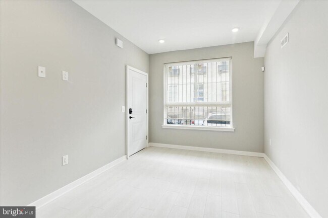 Foto del edificio - 1343 W York St