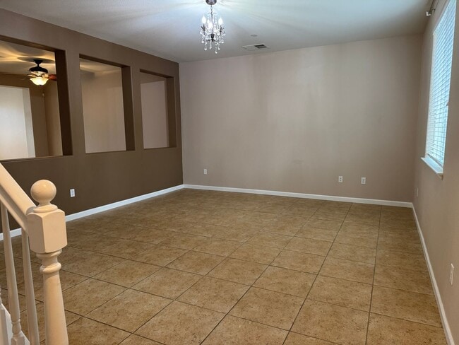 Building Photo - Corner lot Roseville property!