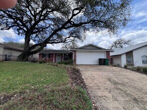 Building Photo - 6234 Pancho Villa Dr