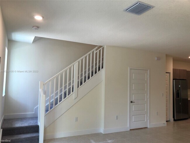 Foto del edificio - 3 br, 2.5 bath Townhome - 4721 NW 83rd Pkw...