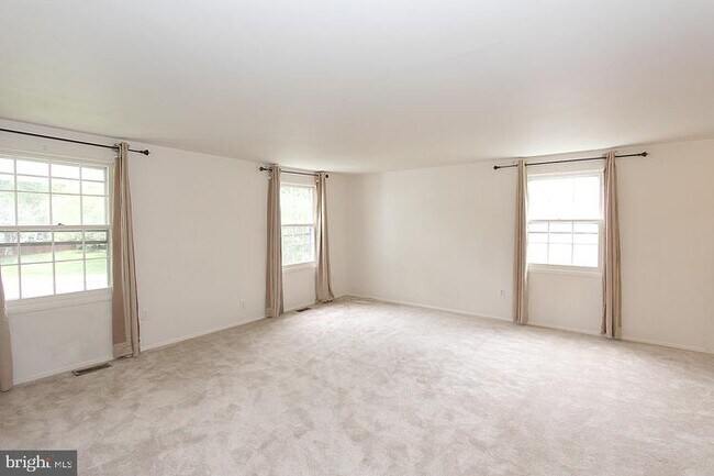 Building Photo - 13014 Maple View Ln