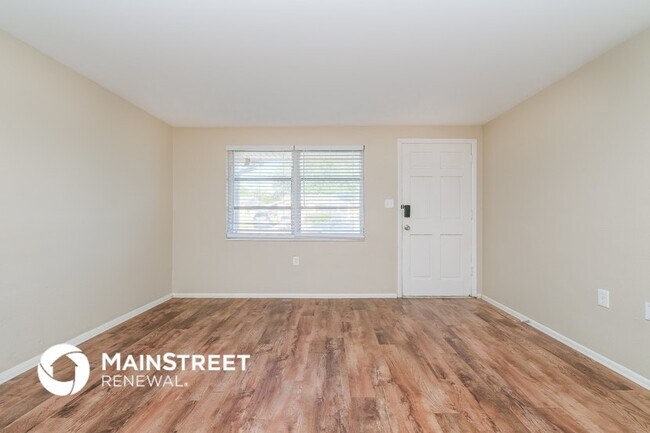 Foto del edificio - 1050 Normandy Blvd