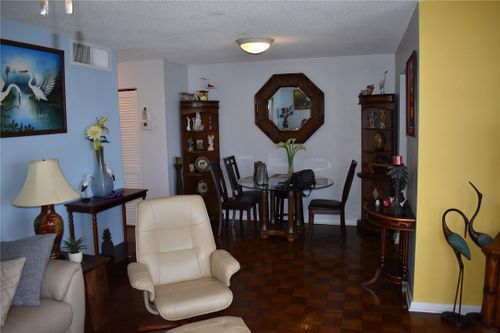 Foto del edificio - 1050 Hillsboro Mile