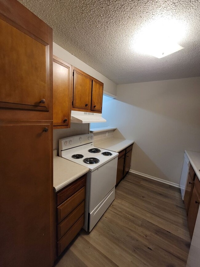 Building Photo - Newly Renovated 2B/1B Apartment Available in Lake Charles