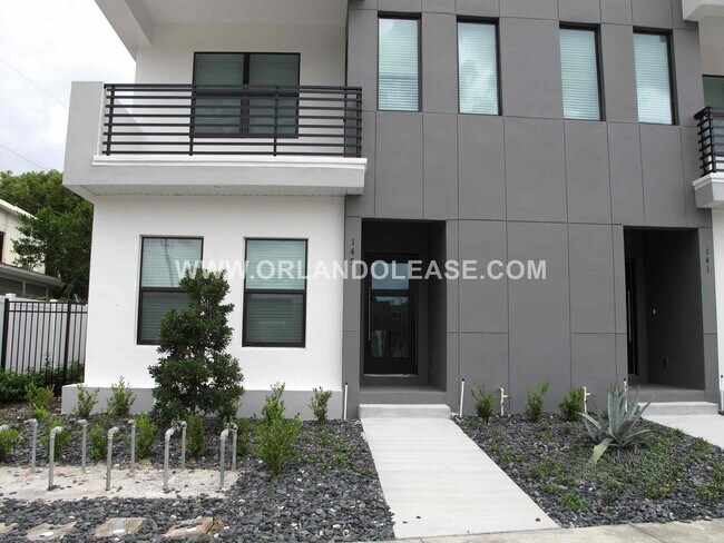 Foto del edificio - Beautiful 3/3.5 Townhome in the SODO area of Orlando