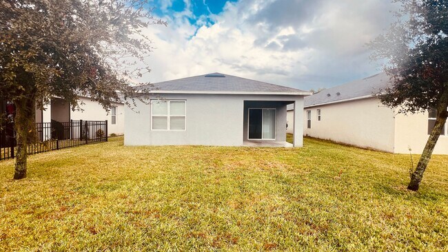 Foto del edificio - Beautiful, 3 Bedroom, 2 Bathroom Home in N...