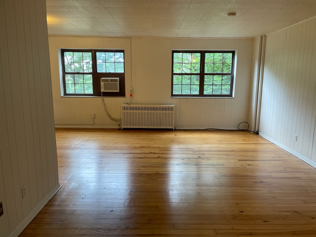 Living area front view - 5424 Fifth Avenue