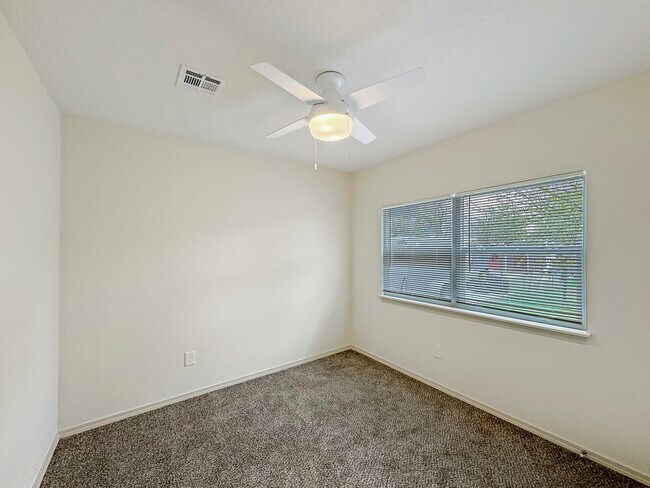 Foto del edificio - 1324 SW 12th St