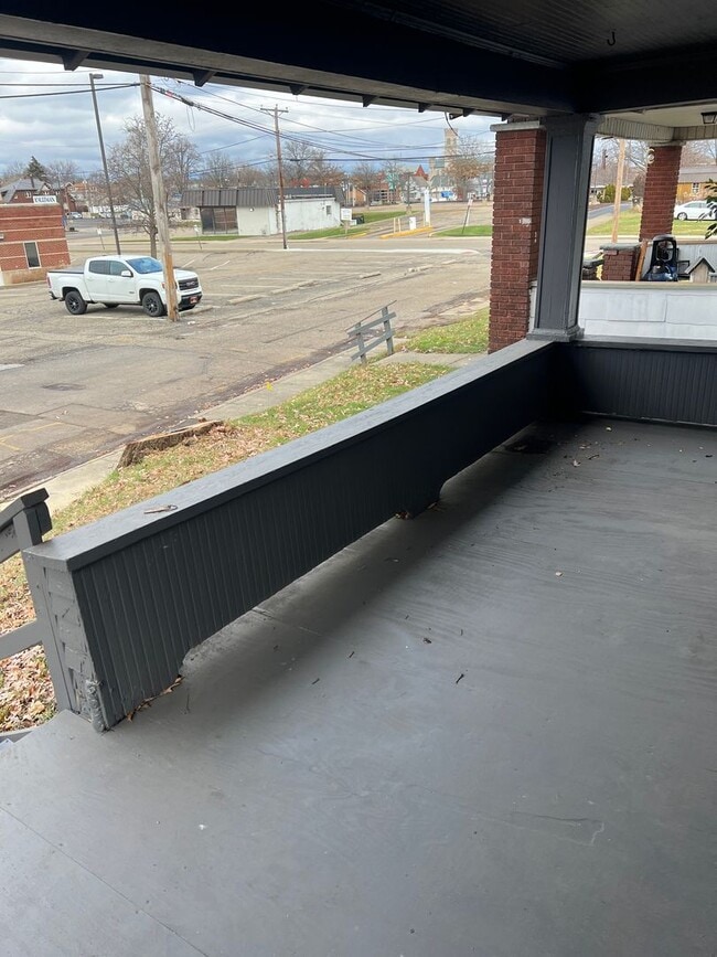 Foto del edificio - 3 Bed / 1.5 Bath Updated Home with Off-Street Parking!