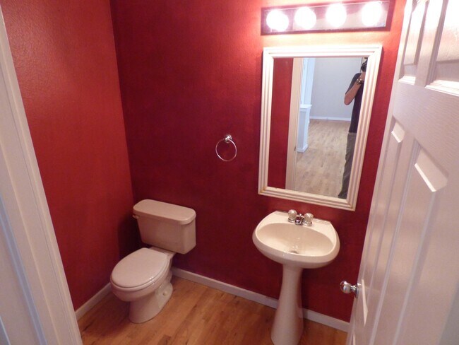 Building Photo - $0 DEPOSIT OPTION. 2 BED 2.5 BATH CONDO AT...