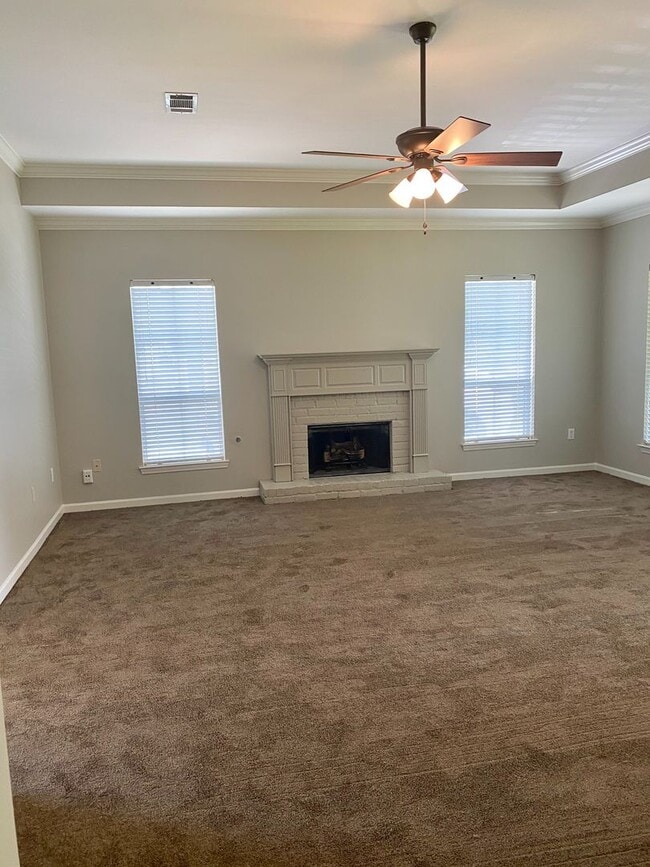 Building Photo - Beautiful 3/2 Home in Lake Azalea Subdivis...