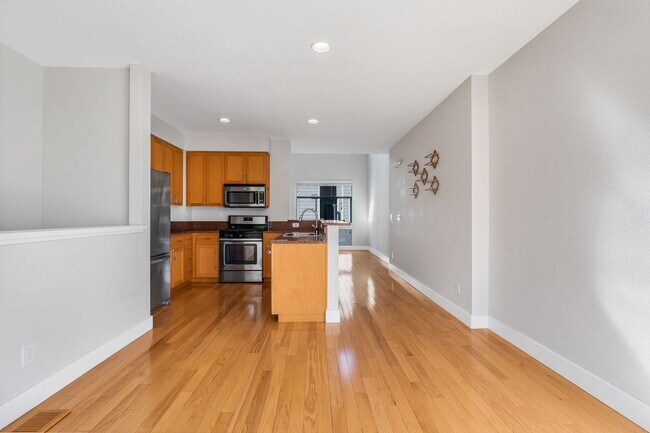 Building Photo - Modern 2BD/2BA Townhome w/ Private Yard, Garage & Smart Features — Near Downtown Oakland