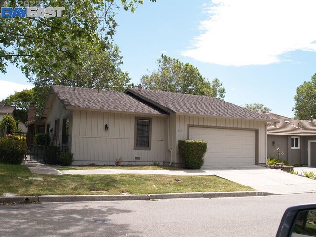 Building Photo - 1818 St George Rd