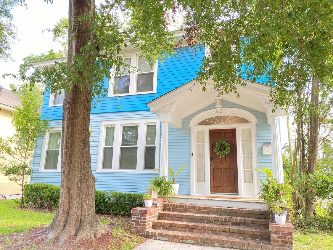 Primary Photo - 621 Maupas Ave